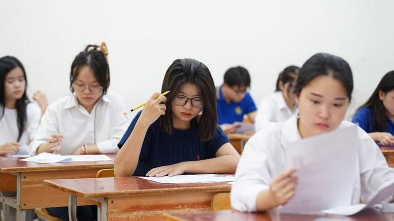 Tổng hợp các khối thi đại học 2025 mới nhất? Chi tiết từng khối 2 luu-y-khi-chon-khoi-thi-dai-hoc-nam-2025