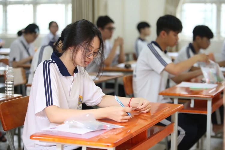 Những áp lực thi tốt nghiệp THPT 2025: Làm sao để vượt qua? 1 thay-doi-lich-thi-tot-nghiep-thpt-2025