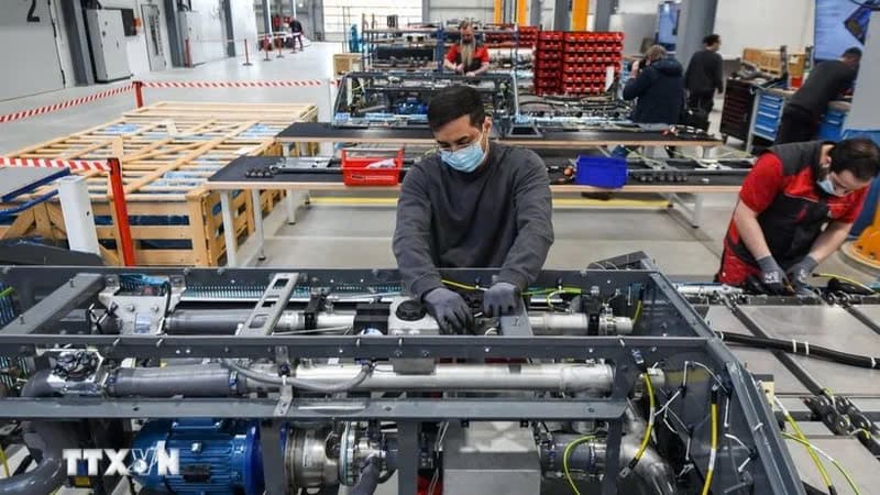 Các ngành du học nghề Đức thiếu nhân lực nghiêm trọng năm 2025 1 tong-quan-ve-thi-truong-lao-dong-duc