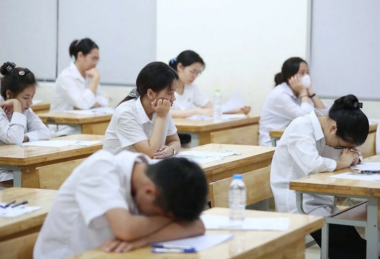 Hàng nghìn thí sinh có nguy cơ trượt tốt nghiệp THPT 2025 vì lý do không ngờ? 6 bao-nhieu-diem-la-truot-tot-nghiep-thpt-2025