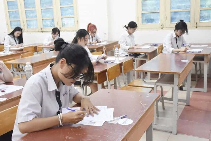 Vượt mốc 1 triệu thí sinh đăng ký dự thi tốt nghiệp THPT 2025: Bạn đã sẵn sàng? 9 hon-1-trieu-thi-sinh-dang-ky-du-thi-tot-nghiep-thpt-2025