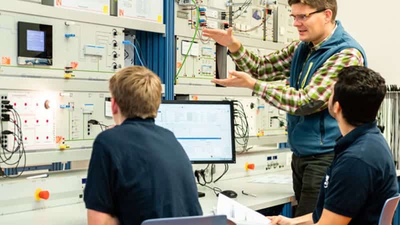 Du học nghề Đức 2025: Top 5 ngành nghề dễ xin visa và việc làm 3 nganh-dien-dien-tu