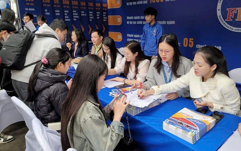 Xét tuyển đại học năm 2025: Thí sinh thi khối A chịu thiệt vì điều này 3 thi-sinh-thi-khoi-A-nen-lam-gi-de-khong-bi-thiet