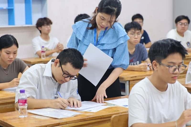 Vượt mốc 1 triệu thí sinh đăng ký dự thi tốt nghiệp THPT 2025: Bạn đã sẵn sàng? 2 thoi-gian-thi-tot-nghiep-thpt-nam-2025