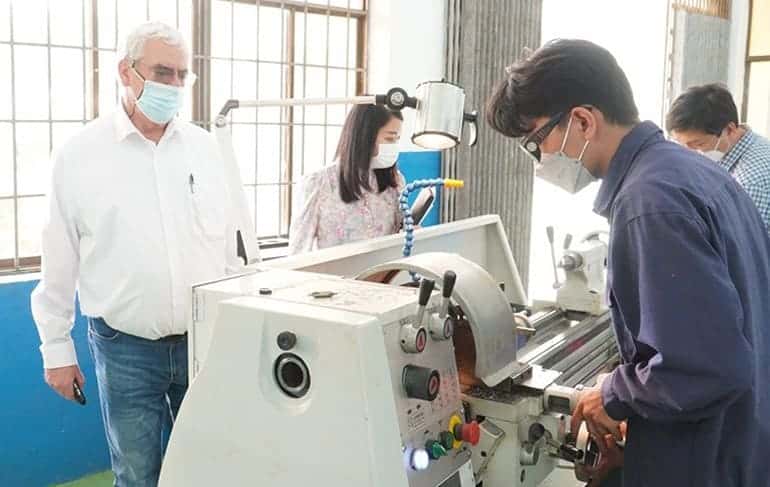 thong-bao-tuyen-sinh-ky-thuat-vien-cat-got-kim-loai