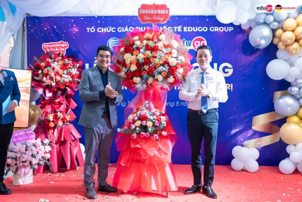 Khai truong van phong Quang Tri 03