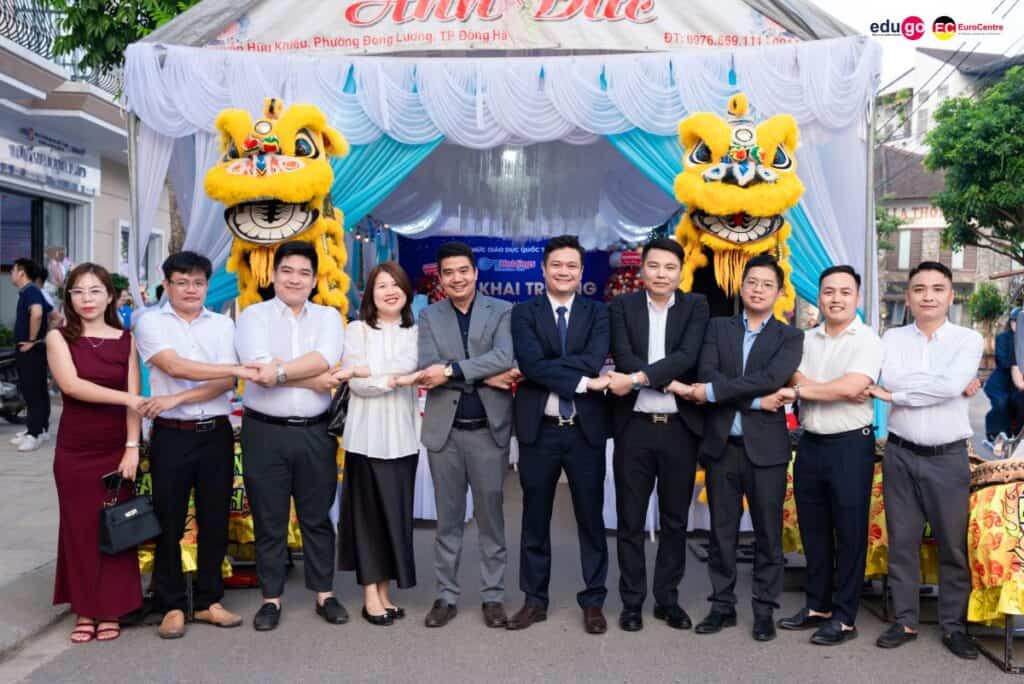 Khai truong van phong Quang Tri 04