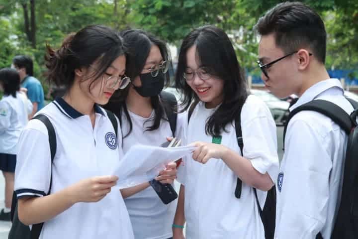 Bao nhiêu điểm là đậu tốt nghiệp THPT năm 2025? Cách tính điểm chính xác 3 luu-y-quan-trong-de-khong-bi-truot-oan