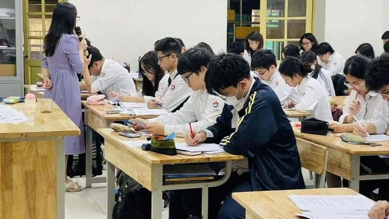 Lưu ý về thời gian dự thi tốt nghiệp THPT Quốc gia năm 2025 2 thi-sinh-du-thi-mon-tu-chon-thu-2-phai-co-mat-tu-dau-gio-thi