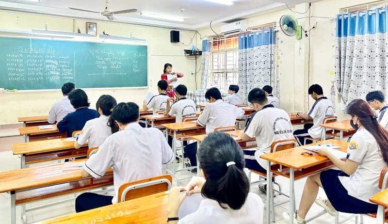 Tuyển sinh đại học năm 2025: Hàng loạt trường thông báo bỏ tổ hợp C00 1 bo-to-hop-C00-trong-tuyen-sinh-dai-hoc-nam-2025