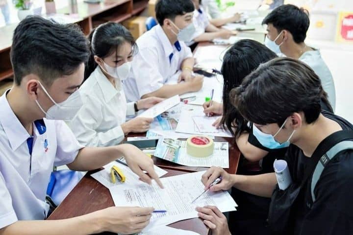 Tổ hợp xét tuyển đại học 2025: Nhiều trường "quay xe", thí sinh cần làm gì? 9 bung-no-nhieu-to-hop-xet-tuyen-dai-hoc-2025-moi