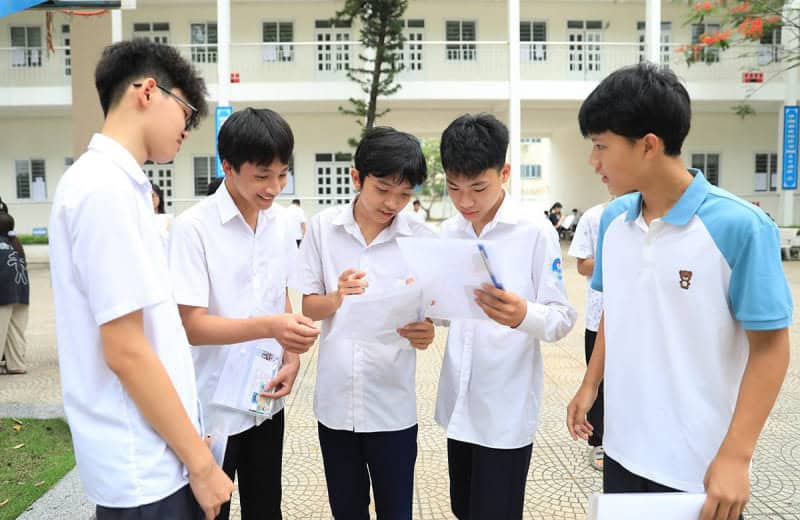 Tổ hợp xét tuyển đại học 2025: Nhiều trường "quay xe", thí sinh cần làm gì? 1 nhieu-to-hop-xet-tuyen-dai-hoc-truyen-thong-bi-loai-bo