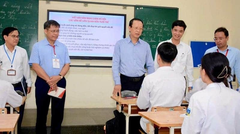 Nghiêm túc thực hiện nguyên tắc 4 đúng 3 không khi thi tốt nghiệp THPT 2025 2 thi-tot-nghiep-thpt-2025-voi-tinh-than-4-dung-3-khong