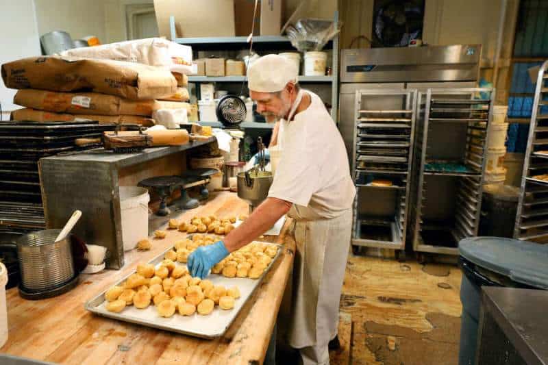 thong-bao-tuyen-sinh-tho-lam-banh-mi