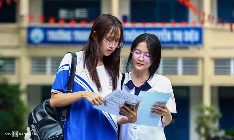 Điểm chuẩn các trường đại học năm 2025 sẽ ra sao? 1 diem-san-xet-tuyen-dai-hoc-nam-2025-giam-nhe
