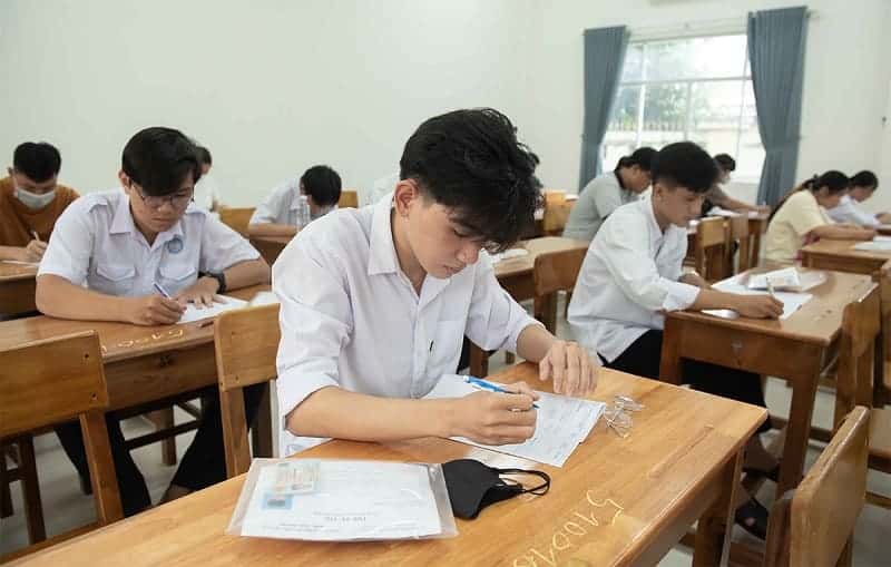 Cập nhật link tra cứu điểm thi tốt nghiệp THPT 2025 trên toàn quốc 1 dieu-kien-de-duoc-cong-nhan-tot-nghiep-thpt-nam-2025