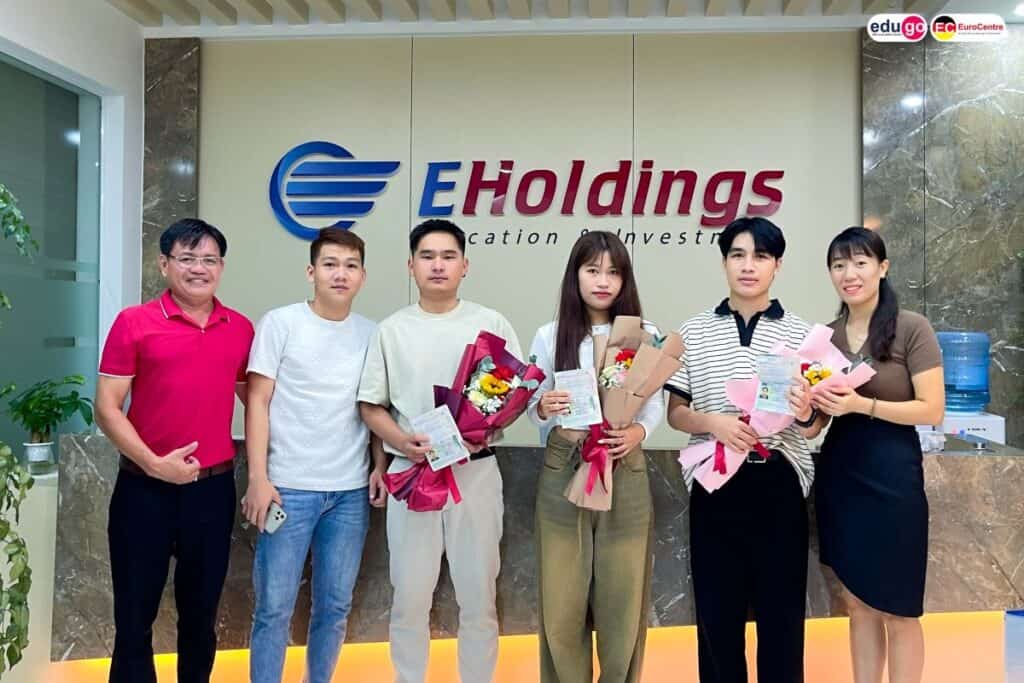 Những chuyến bay tới Đức cất cánh thuận lợi trước khi cơn bão Wipha đổ bộ 2 Doan bay toi ngay 20.7