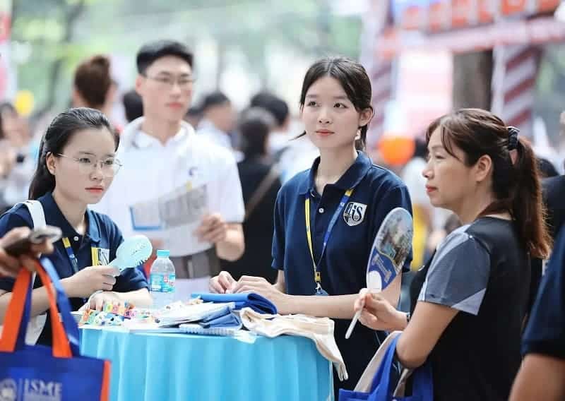 Dự báo điểm chuẩn đại học năm 2025: Cao hay thấp? 2 du-bao-diem-chuan-dai-hoc-nam-2025