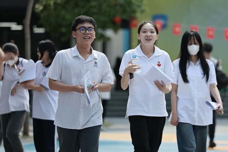 Điểm chuẩn đại học năm 2025 giảm mạnh và phương án điều chỉnh nguyện vọng 1 du-doan-diem-chuan-dai-hoc-nam-2025