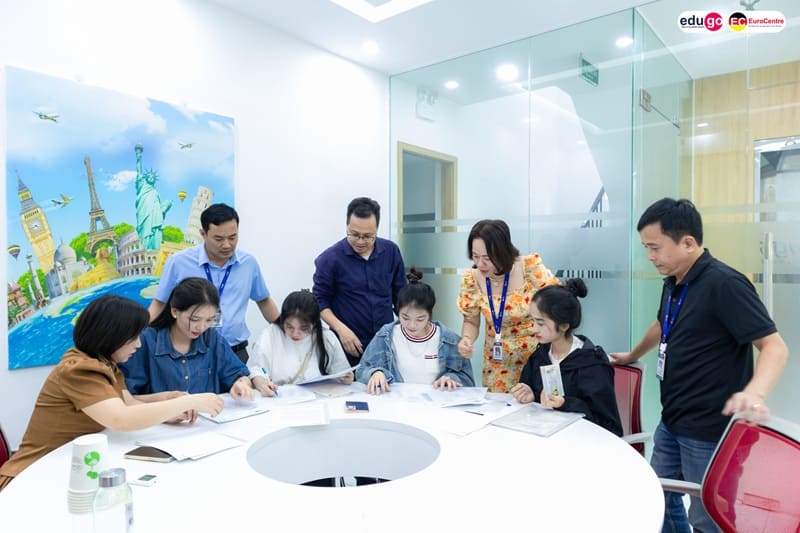 Điều kiện đi du học nghề Đức - Cập nhật mới nhất năm 2025 3 luu-y-khi-chuan-bi-ho-so-va-lua-chon-nganh-nghe