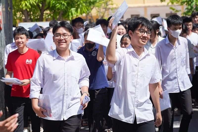 Dự báo điểm chuẩn đại học năm 2025: Cao hay thấp? 1 pho-diem-thi-tot-nghiep-thpt-nam-2025