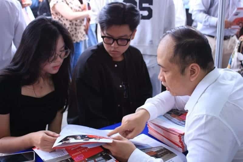 Tuyển sinh đại học năm 2025: Những thay đổi thí sinh cần lưu ý 2 quy-dinh-ve-nop-ho-so-dang-ky-bang-ban-giay