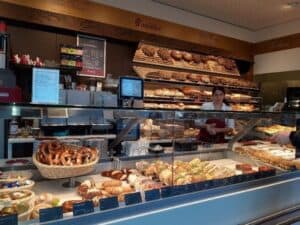 thong-bao-tuyen-sinh-chuong-trinh-du-hoc-nghe-duc-chuyen-vien-ban-hang-tai-banh-mi