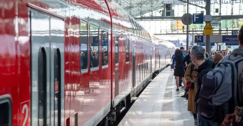 ve-49-euro-di-duoc-tau-nao