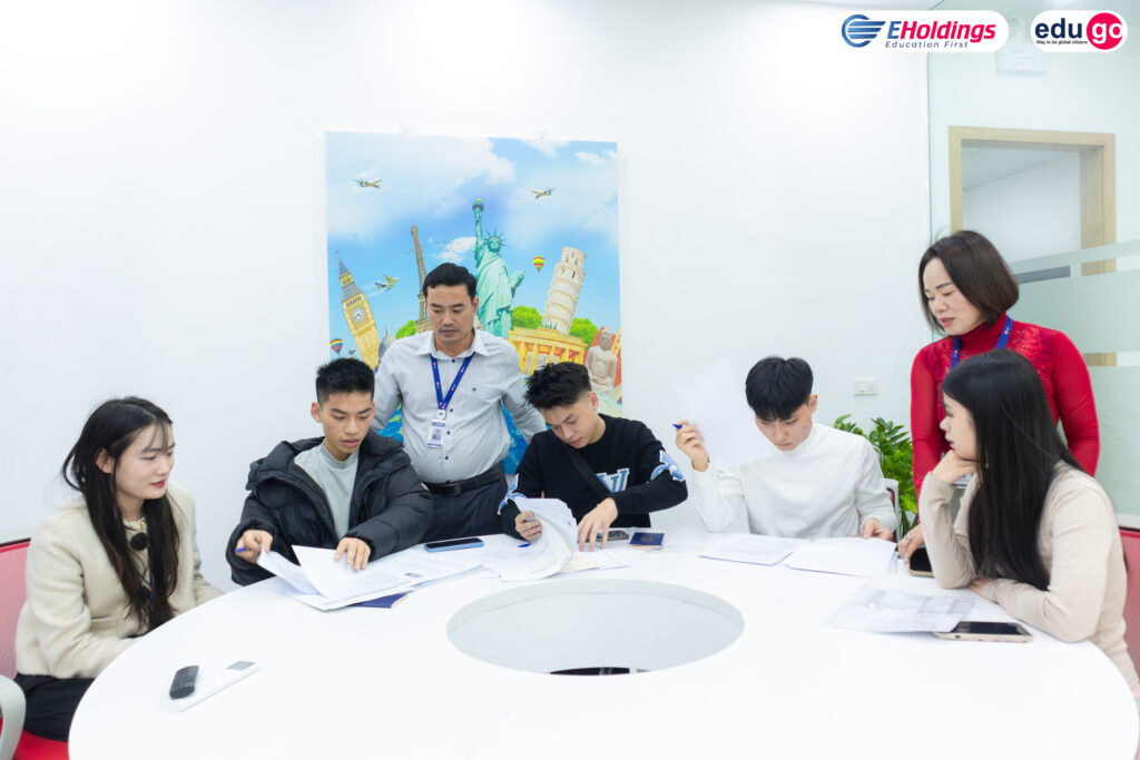 Đây rồi - Những chuyến bay tháng 12 tiếp tục cất cánh, đưa học viên EduGo chinh phục trời Âu 2 071225 1