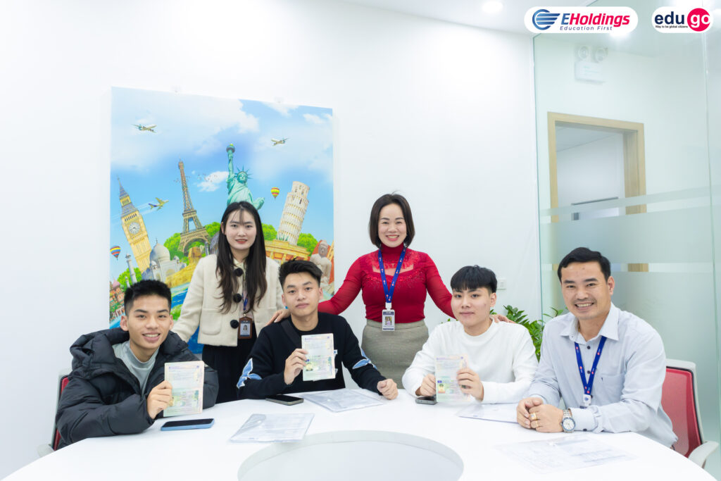 Đây rồi - Những chuyến bay tháng 12 tiếp tục cất cánh, đưa học viên EduGo chinh phục trời Âu 1 071225 3