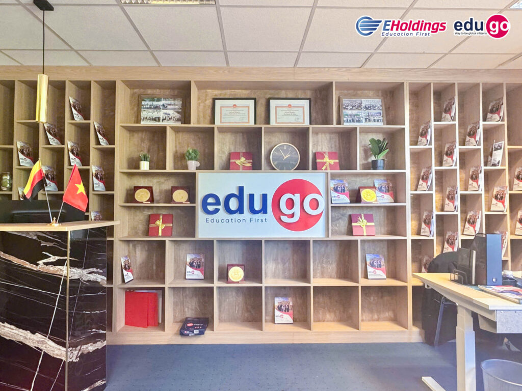 z7758736451330 e8ff00e36fcc449bb8c8afb87c79601a